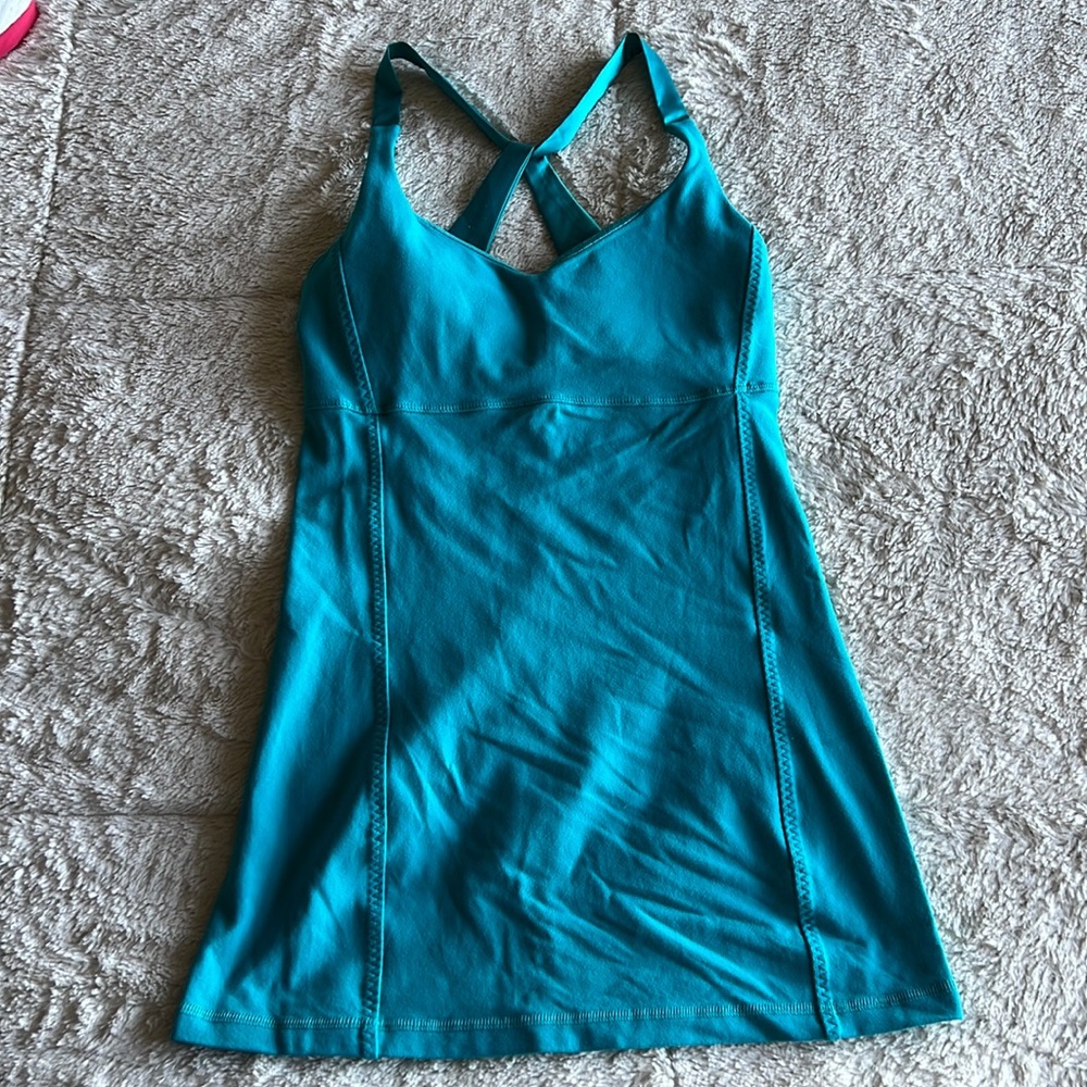 Cute lululemon workout shirt size 6